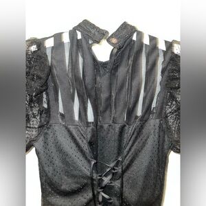 goth corset like top
rq-bl
